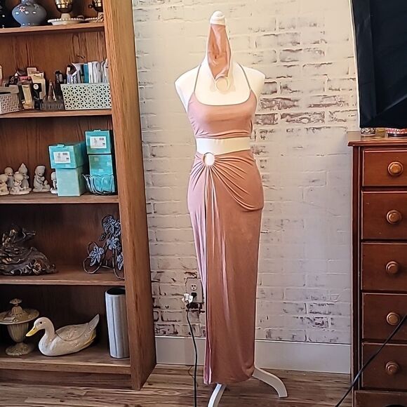 Beautiful Soft Rose Colored Slit Skirt/Halter Top - Picture 1 of 9